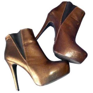 Rock Republic  Ankle boots with heel and platform. size 9.5